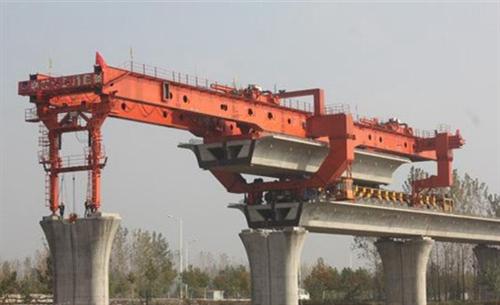 架桥机是种庞大而复杂的设备,具有许多工序日常维护很重要
