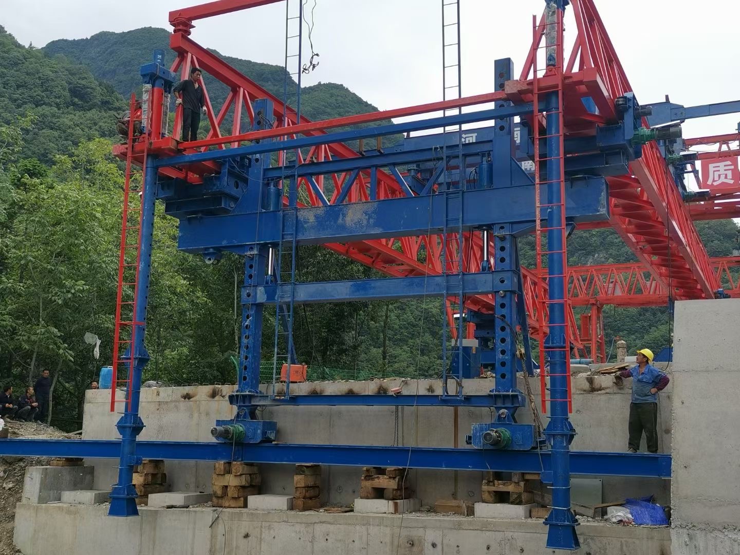 我们在使用架桥机的时候怎么做