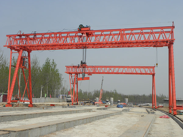 低价转让二手龙门吊在装卸时应当注意哪些事项?