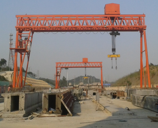 龙门吊更换配件时需要考虑哪些因素？龙门吊更换润滑脂时怎么样才能保证我们的安全与龙门吊的正常使用？