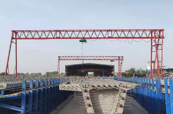 如何防止雨天MHGY10吨上包下花葫芦龙门打滑。