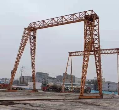 挑选MHGY10吨上包下花葫芦龙门吊的时候应该注意什么？怎么选择龙门吊