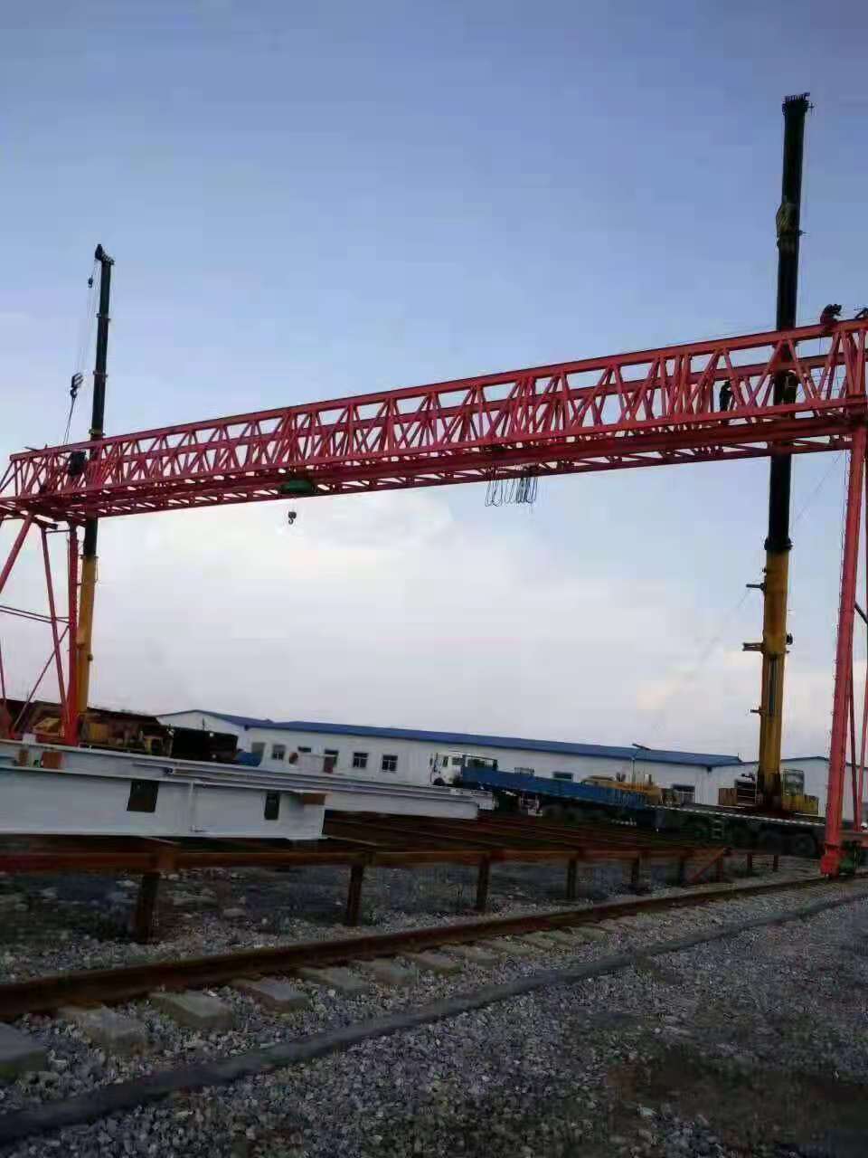 为什么龙门吊还需要做地基?当地面坡度比较大时，我们该怎么做龙门吊地基?