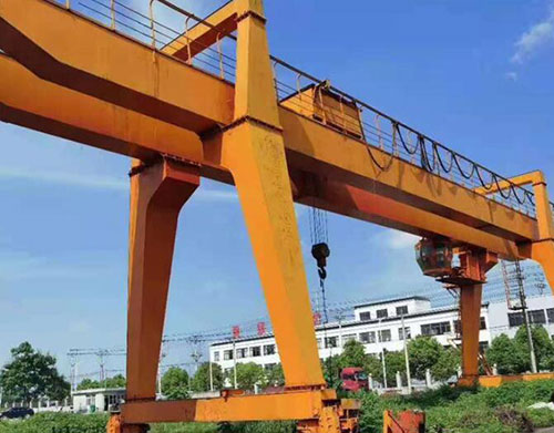 如何获得龙门吊司机操作证,需要满足哪些条件和通过哪些考试?