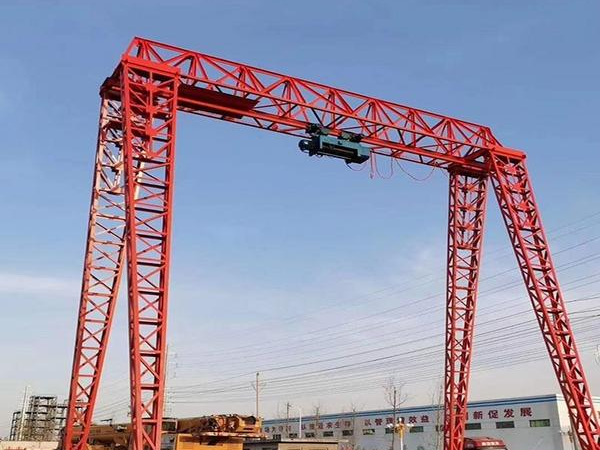 如何评估龙门吊作业现场的安全风险？