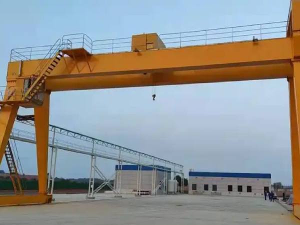 如何正确使用龙门吊门式起重机的限位器和保护装置？